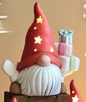 Gnome w/gifts small 4089